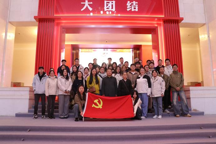 研究生院党委赴民族文化宫开展“筑牢中华民族共同体意识”主题党日活动